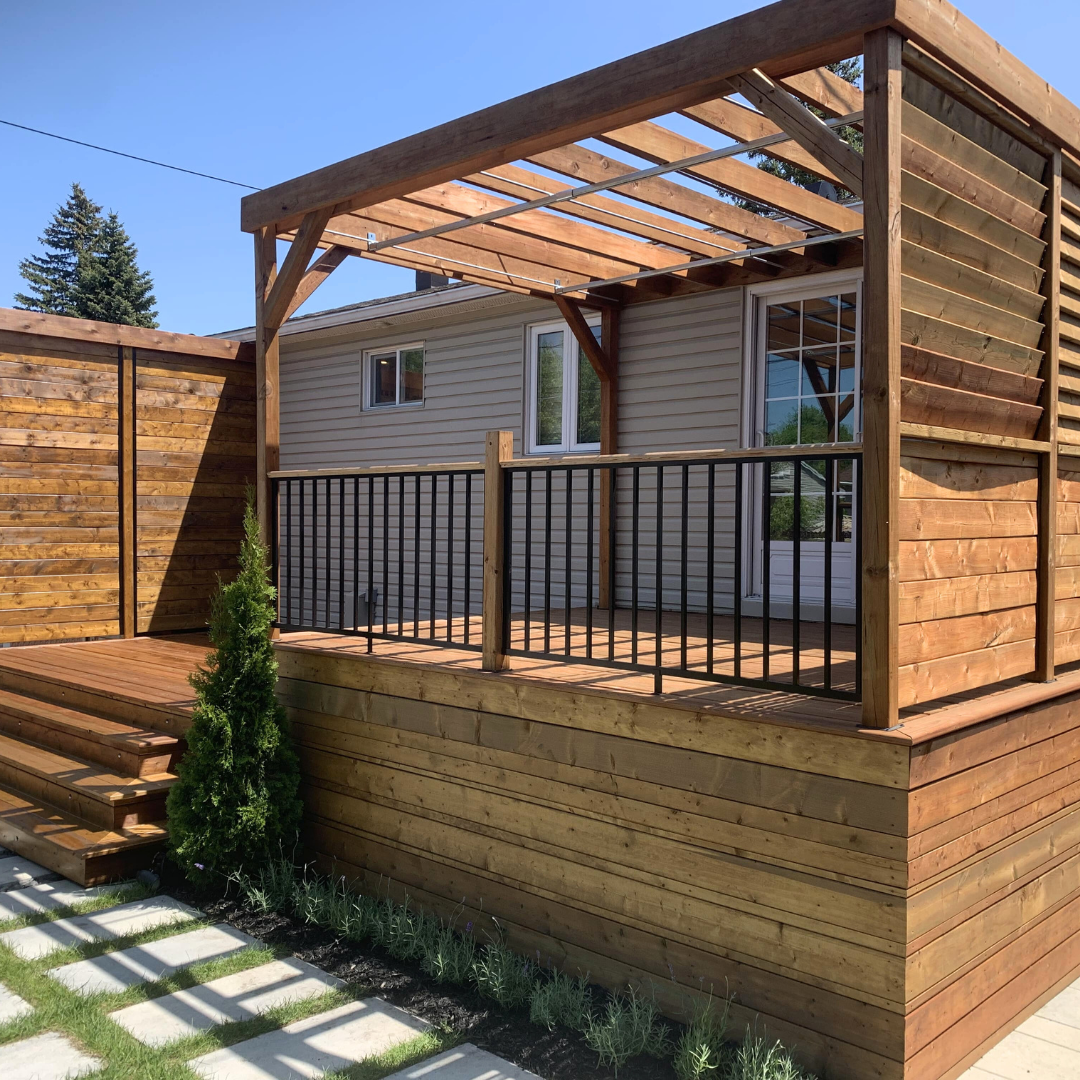 balcon avec pergola et mur d'intimité réalisé par ébénisterie yg